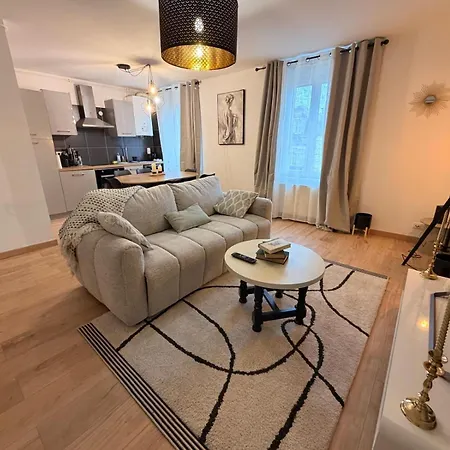 T3 Hypercentre De Acces Direct Gare Et Bus Apartment Longwy